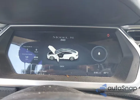 2013 Tesla Model S z USA, uszkodzony, nr VIN 5YJSA1AG2DFP04036